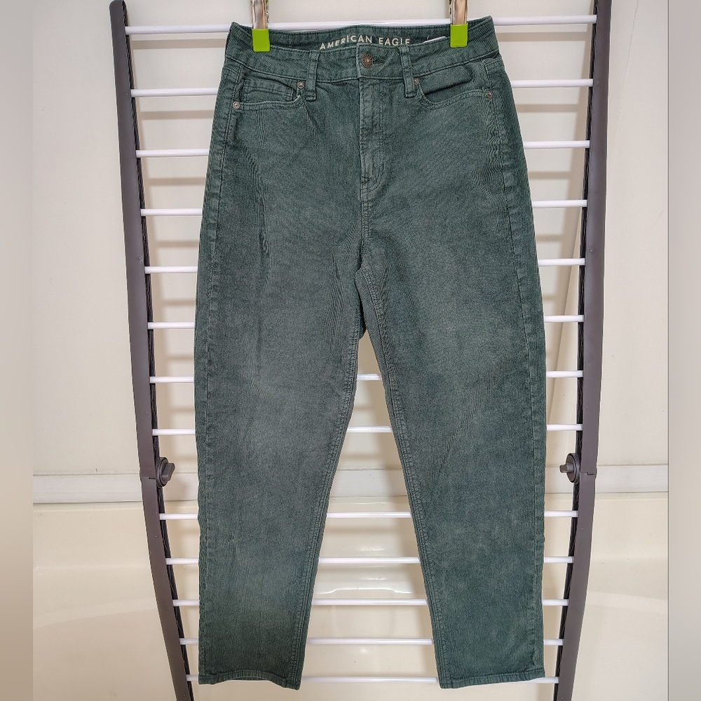 American eagle Mom Straight Jean green corduroy women's size 4